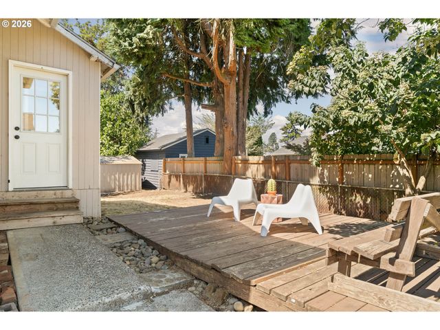 150 E Arlington St, Gladstone, OR 97027