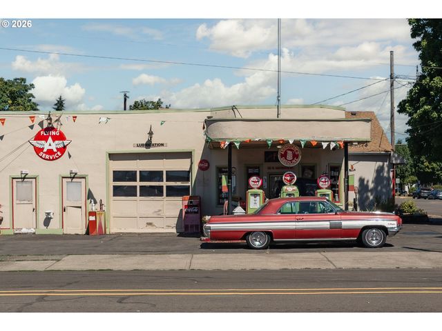 150 E Arlington St, Gladstone, OR 97027