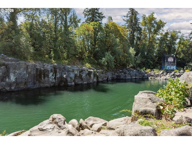 150 E Arlington St, Gladstone, OR 97027