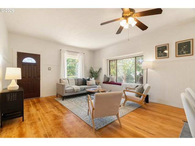 150 E Arlington St, Gladstone, OR 97027