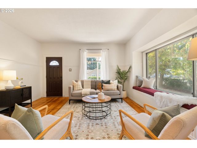 150 E Arlington St, Gladstone, OR 97027