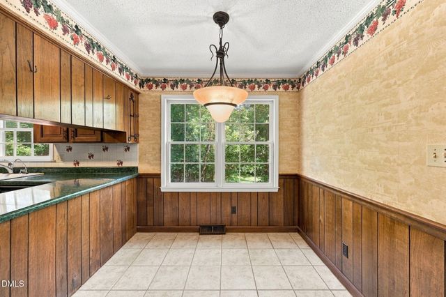 6102 Castlebrook Drive, Raleigh, NC 27604