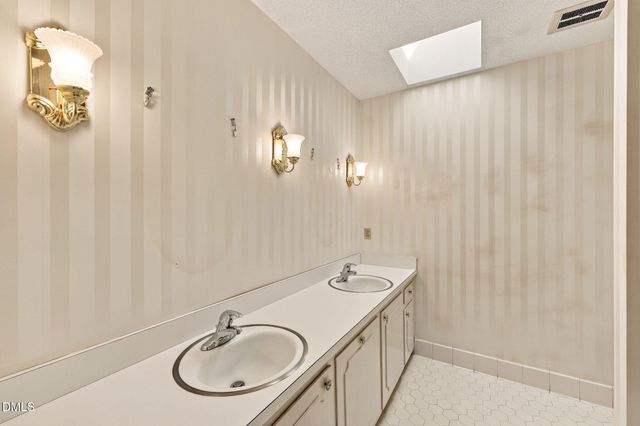 6102 Castlebrook Drive, Raleigh, NC 27604