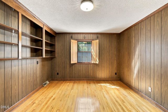 6102 Castlebrook Drive, Raleigh, NC 27604