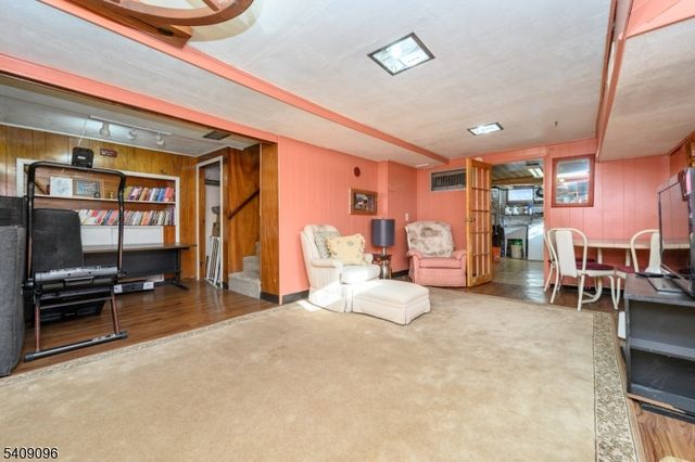 58 Osborne St, Bloomfield Twp., NJ 07003