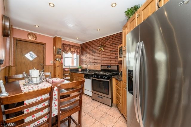 58 Osborne St, Bloomfield Twp., NJ 07003