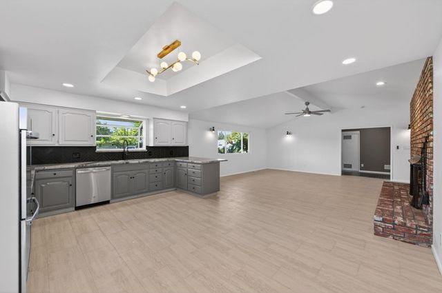 1326 W Escalon Avenue, Fresno, CA 93711