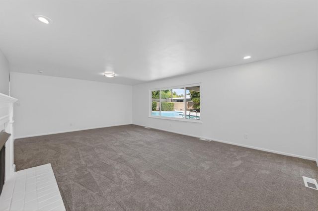 1326 W Escalon Avenue, Fresno, CA 93711