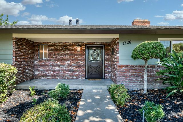 1326 W Escalon Avenue, Fresno, CA 93711