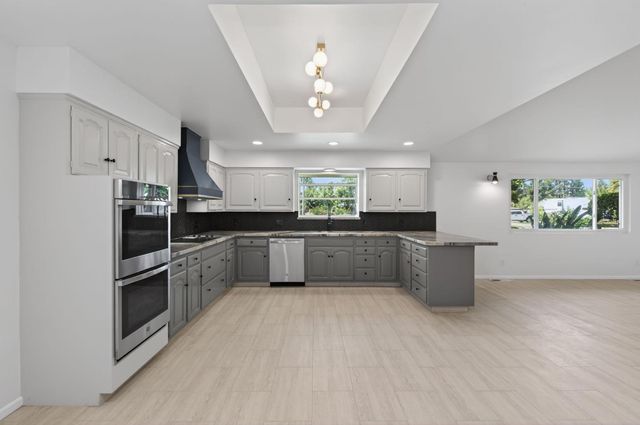 1326 W Escalon Avenue, Fresno, CA 93711