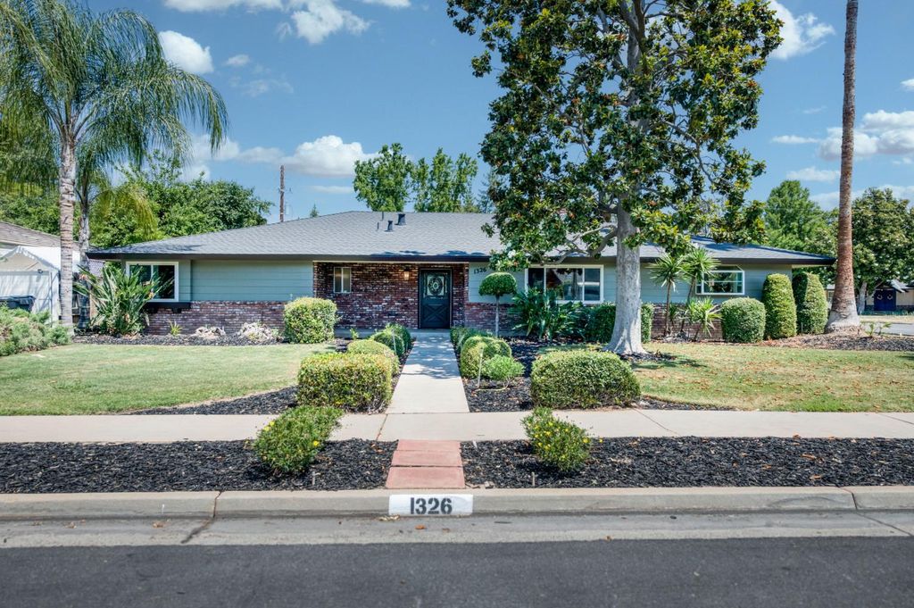 1326 W Escalon Avenue, Fresno, CA 93711