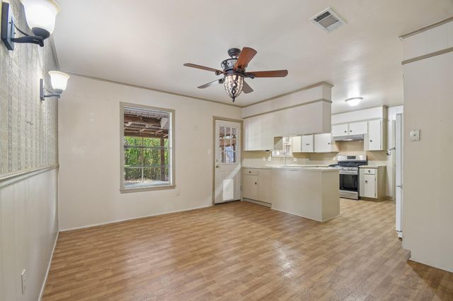 610 Mogonye LN, Elgin, TX 78621