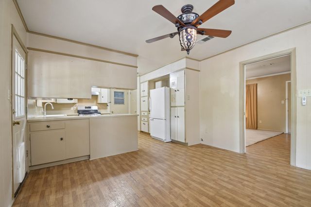 610 Mogonye LN, Elgin, TX 78621