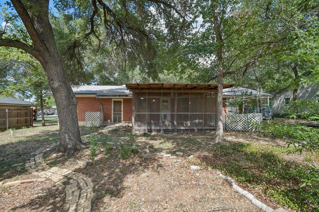 610 Mogonye LN, Elgin, TX 78621