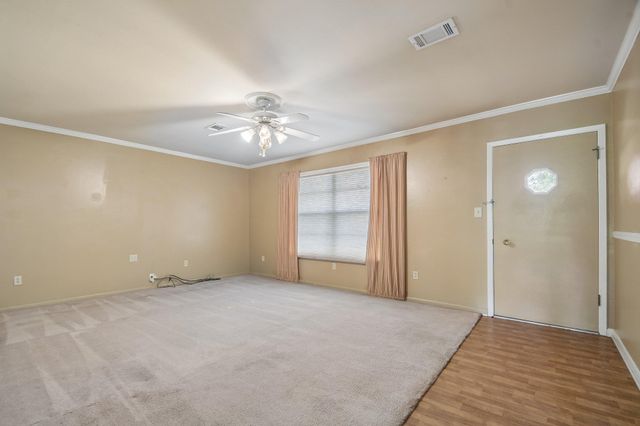 610 Mogonye LN, Elgin, TX 78621