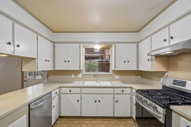 610 Mogonye LN, Elgin, TX 78621