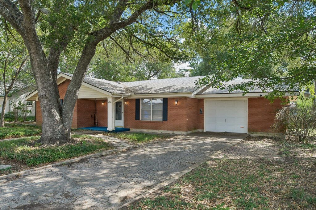 610 Mogonye LN, Elgin, TX 78621