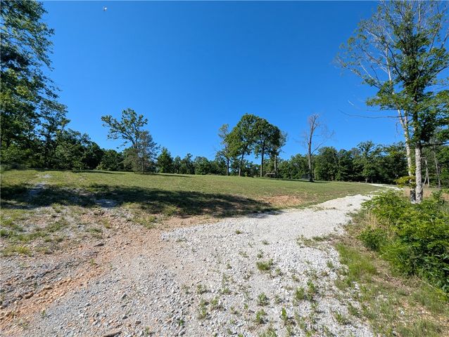 14750 N Big Springs Road, Gravette, AR 72736