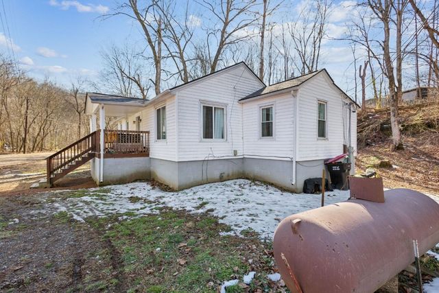 1099 Henley Rd, Ashland City, TN 37015