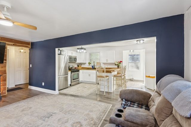 1099 Henley Rd, Ashland City, TN 37015