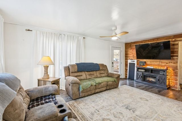 1099 Henley Rd, Ashland City, TN 37015