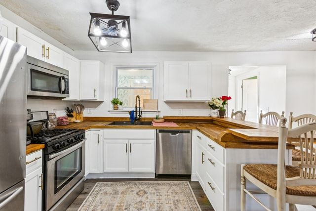 1099 Henley Rd, Ashland City, TN 37015