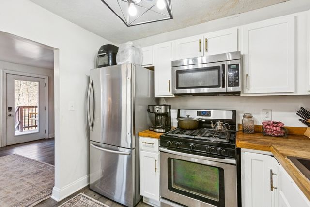 1099 Henley Rd, Ashland City, TN 37015