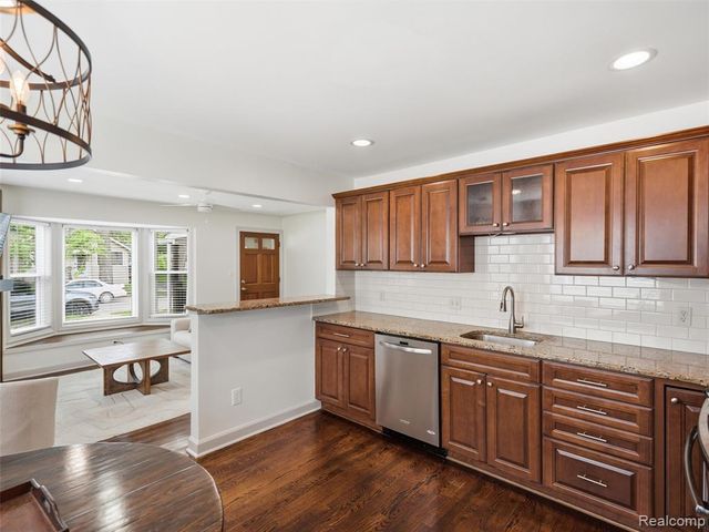1514 S Wilson Avenue, Royal Oak, MI 48067