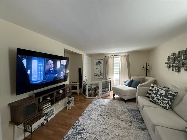 311 West Girard Boulevard, Tonawanda, NY 14217
