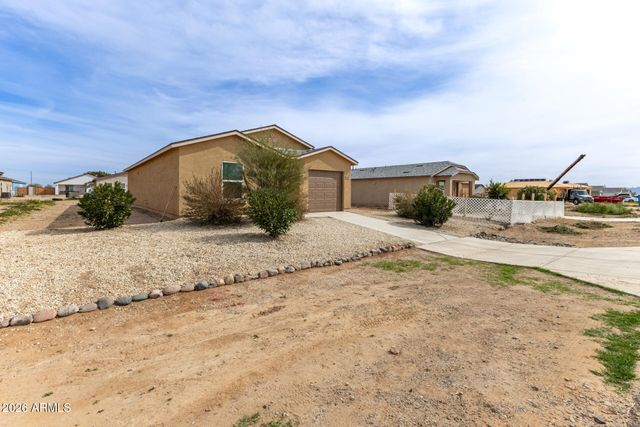 32017 N POPLAR Street, Wittmann, AZ 85361