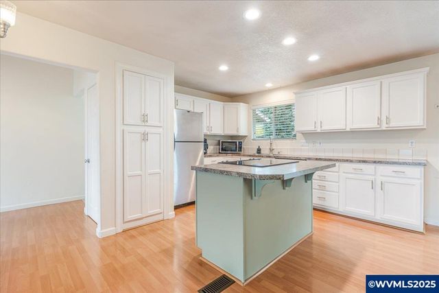 494 53rd Pl NE, Salem, OR 97317