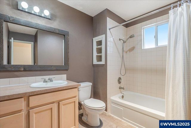 494 53rd Pl NE, Salem, OR 97317