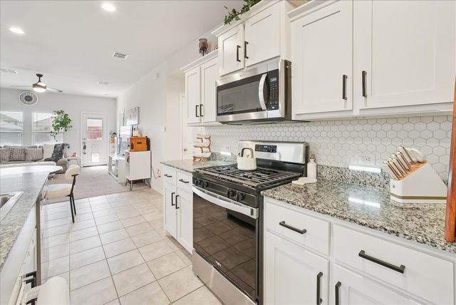 136 Greengate Drive, Boyd, TX 76023