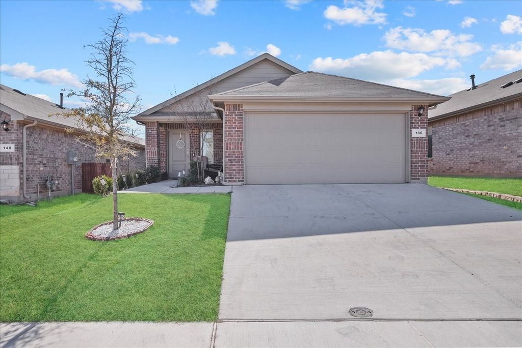 136 Greengate Drive, Boyd, TX 76023