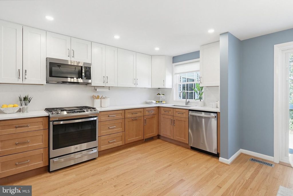 Image 11 of property listing at 1163 LINDEN AVE, Baltimore, MD 21227