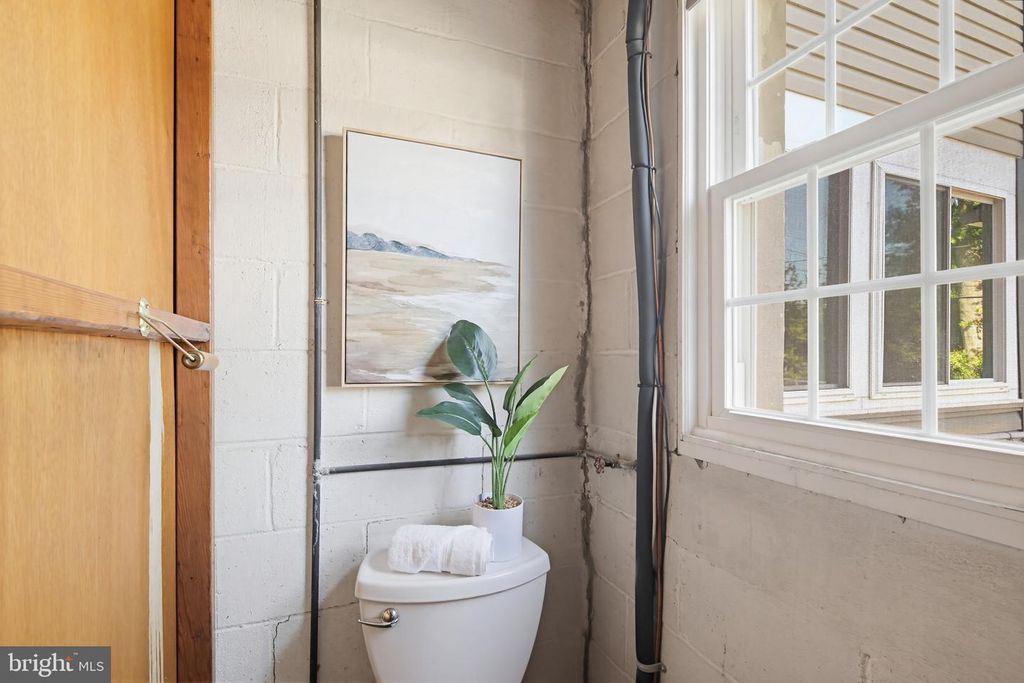 Image 26 of property listing at 1163 LINDEN AVE, Baltimore, MD 21227