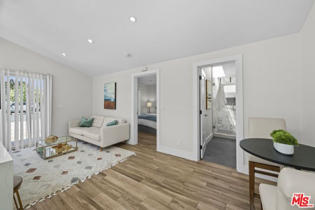 7528 Newcastle Avenue, Reseda (los Angeles), CA 91335