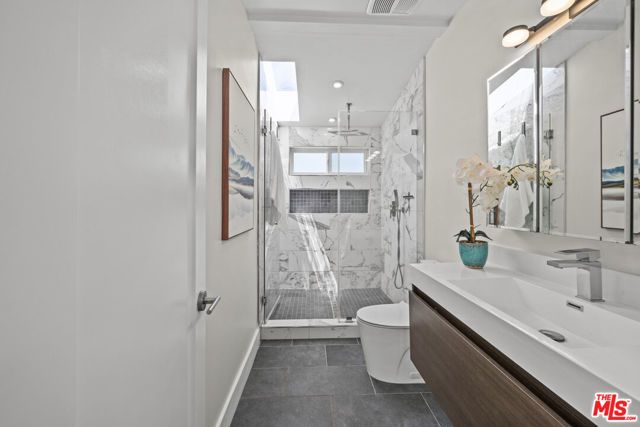 7528 Newcastle Avenue, Reseda (los Angeles), CA 91335