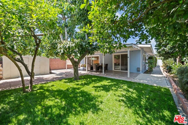 7528 Newcastle Avenue, Reseda (los Angeles), CA 91335