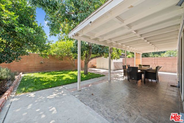 7528 Newcastle Avenue, Reseda (los Angeles), CA 91335