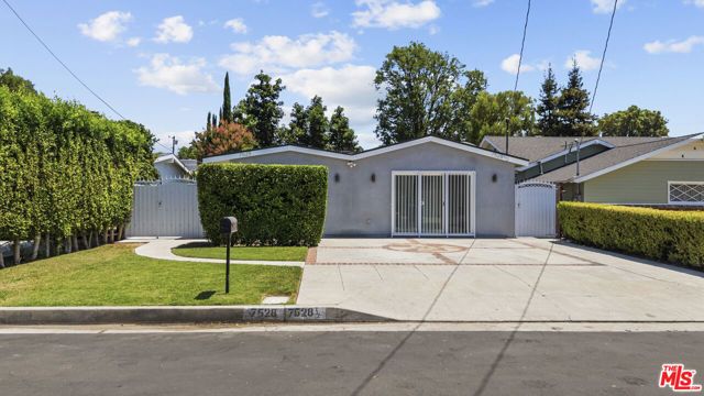 7528 Newcastle Avenue, Reseda (los Angeles), CA 91335