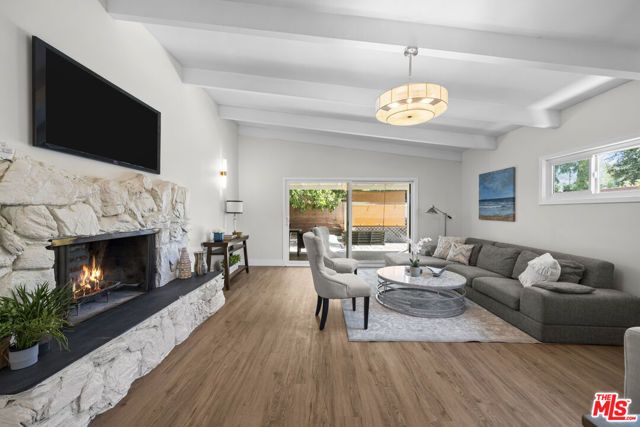 7528 Newcastle Avenue, Reseda (los Angeles), CA 91335