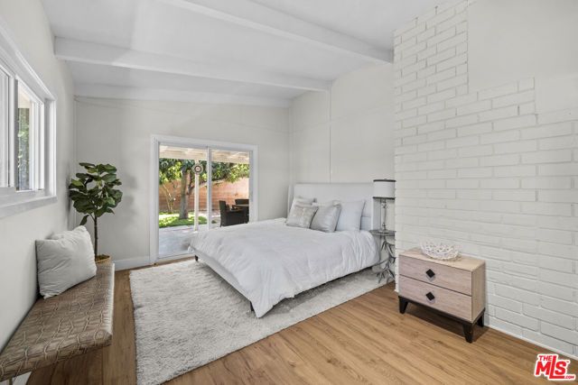 7528 Newcastle Avenue, Reseda (los Angeles), CA 91335