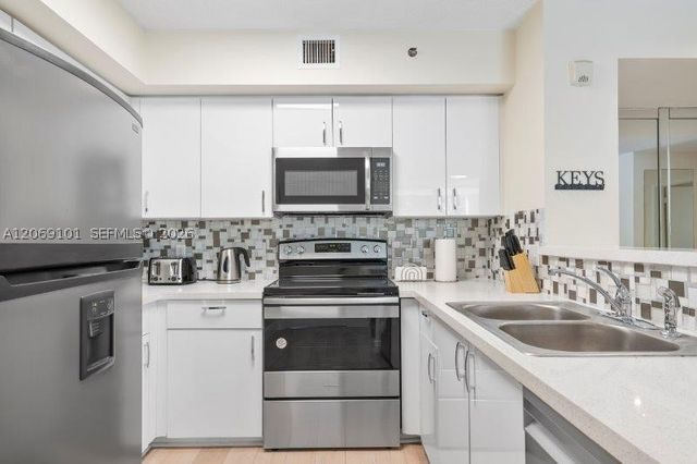 19999 E Country Club Dr 1206, Aventura, FL 33180