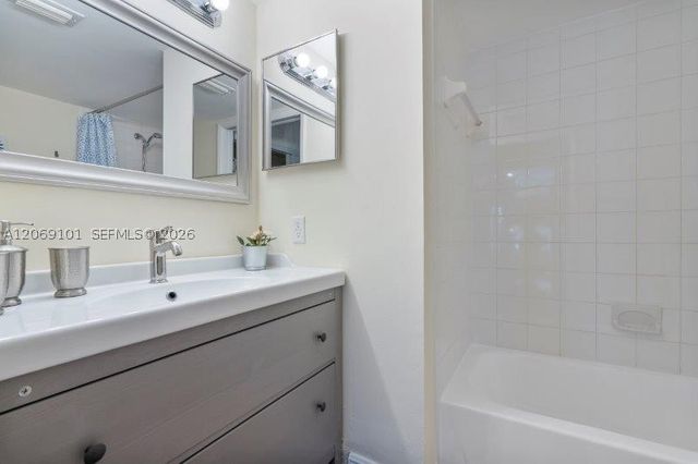 19999 E Country Club Dr 1206, Aventura, FL 33180