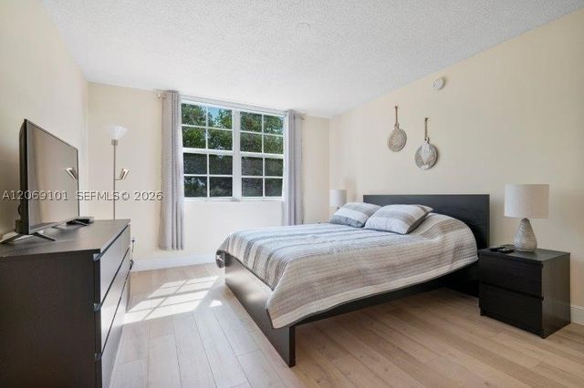 19999 E Country Club Dr 1206, Aventura, FL 33180