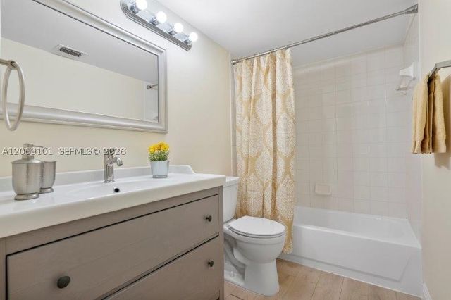 19999 E Country Club Dr 1206, Aventura, FL 33180