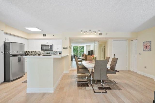 19999 E Country Club Dr 1206, Aventura, FL 33180