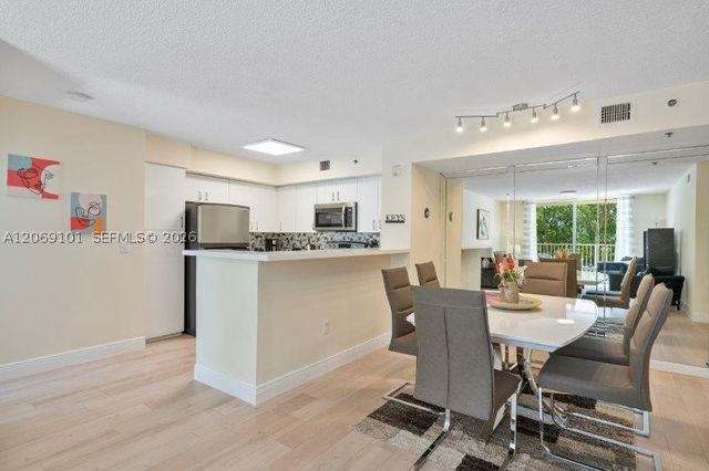 19999 E Country Club Dr 1206, Aventura, FL 33180