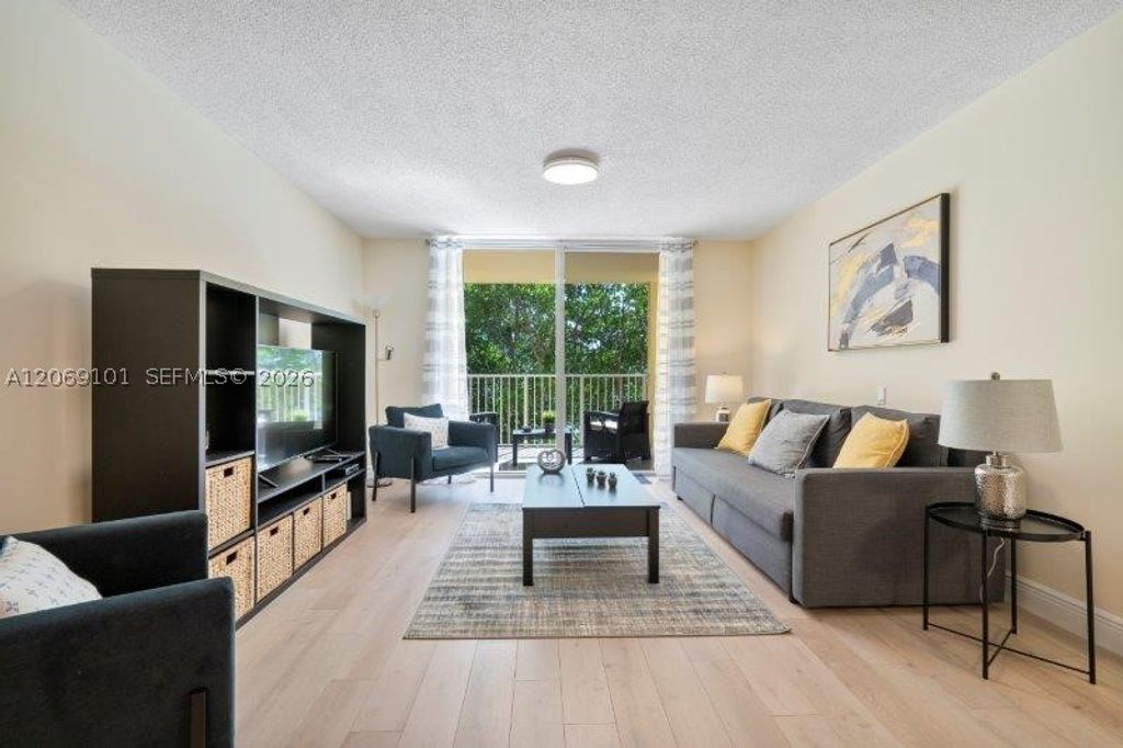 19999 E Country Club Dr 1206, Aventura, FL 33180